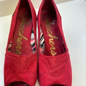Skechers platform red canvas sandals